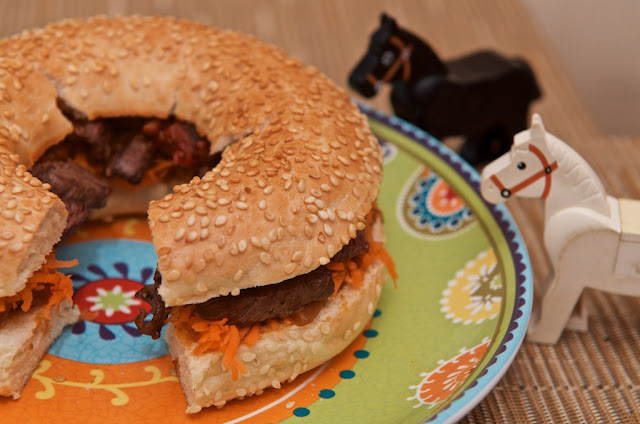 Burger - Bagel au Cheval - Viande de cheval - Hippophagie - Food - Sandwich - Bagel - Cooking - Cuisine - Tomato - Tabasco - Meat - Horse