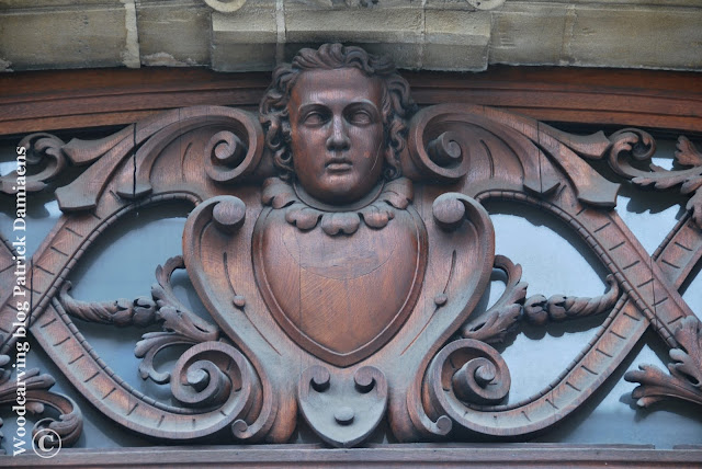 De CARTOUCHE in hout en steen | Het ORNAMENT CARTOUCHE | Houten cartouche