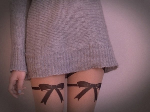 Fita de Desenho de Tatuagem na Coxa