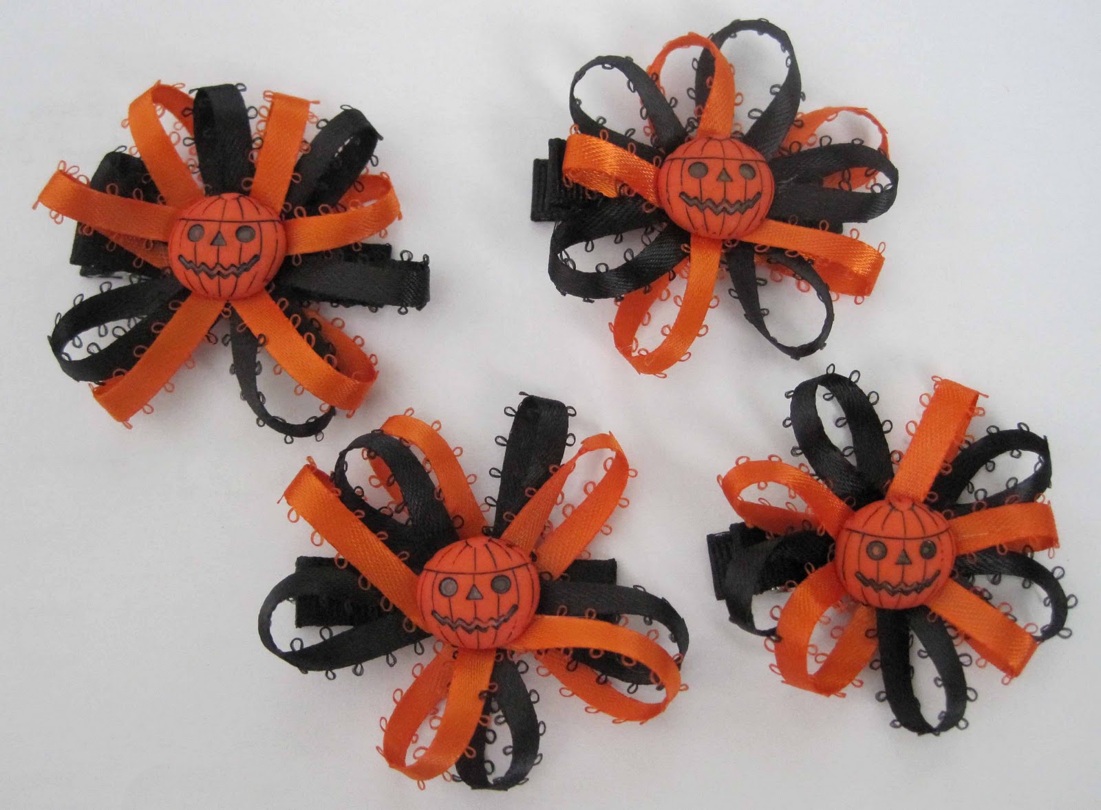love holidays. These are the Halloween bows I made for my girls this 