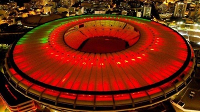 Maracanã é iluminado nas cores de Flamengo e Fluminense em homenagem aos 70 anos