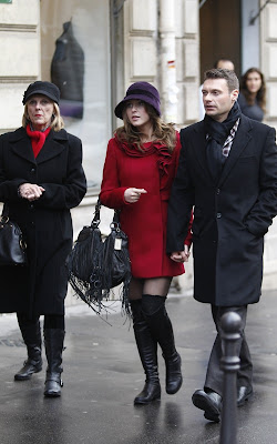 Ryan Seacrest and Julianne Hough enjoying romantic stroll in Paris,
