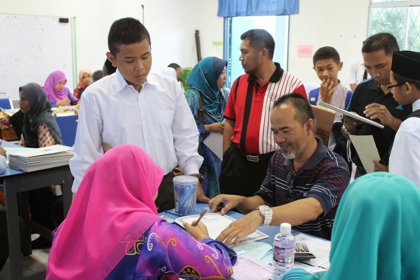 WARNA WARNI HARI PENDAFTARAN PELAJAR BARU TINGKATAN 1 SMA 