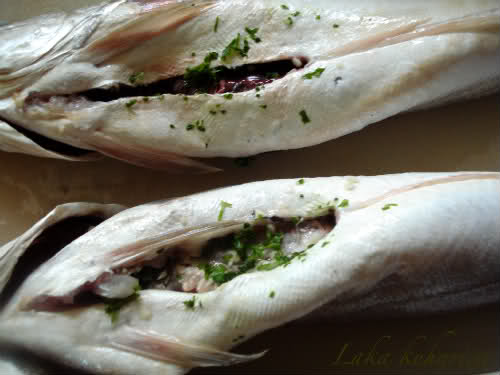 Oven-baked hake with vegetables and lovage by Laka kuharica: Fill the fish cavity with parsley, lovage and garlic