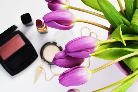 Beauty-cosmetics-flowers-make-up