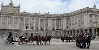 Cambio de guardia en el Palacio Real de Madrid