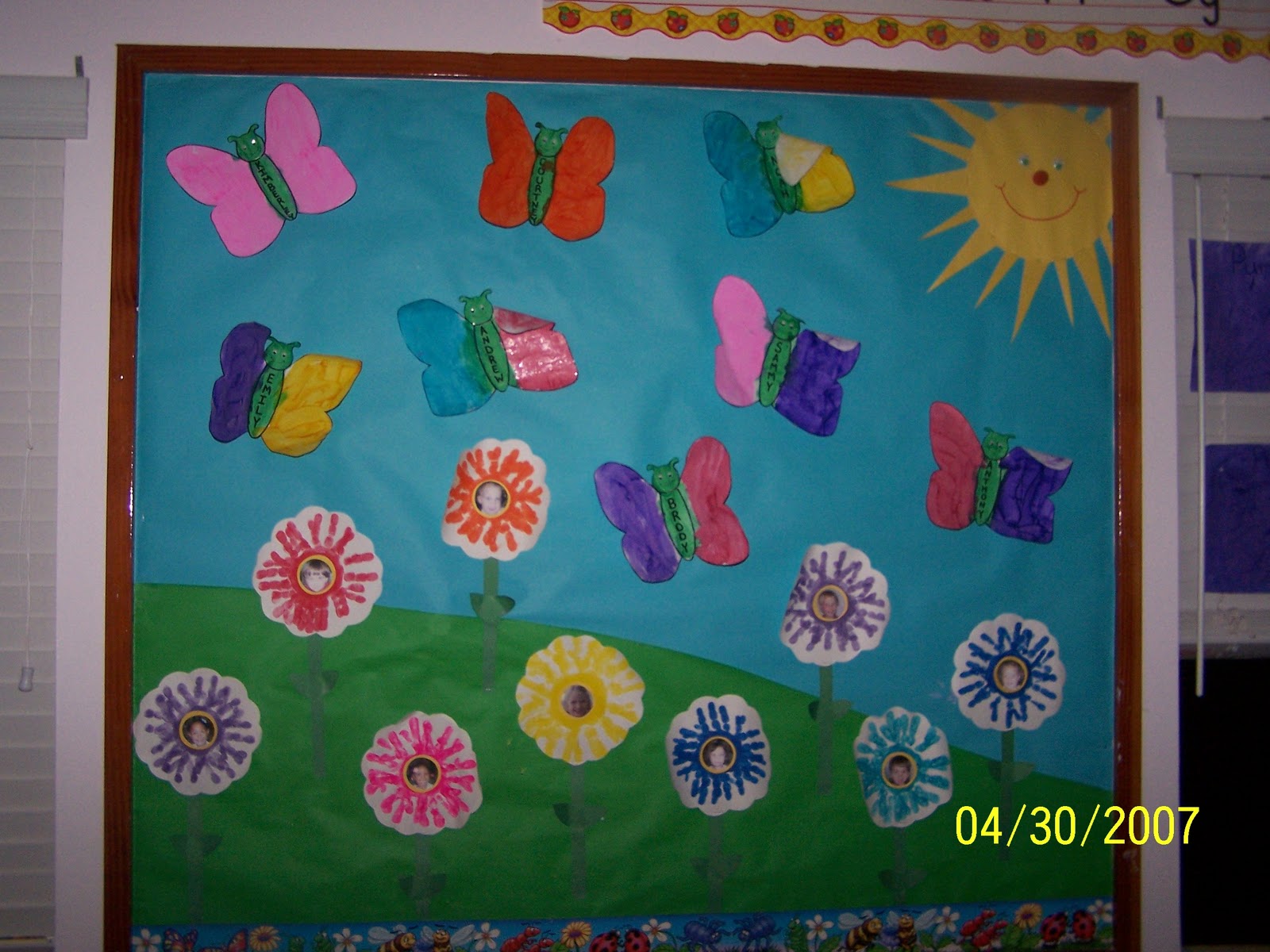 Squish Preschool Ideas: Decorate Class with Student's Artwork