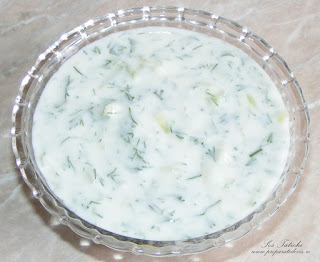 sosuri, dressinguri, sos grecesc tzatziki, sos tatichi, sos tzatzichi, sos tzatziki, tzatziki, tatichi, sos, sos din iaurt marar usturoi si castraveti, retete culinare, retete grecesti, sosuri pentru fripturi, sos pentru gratar, iaurt cu marar si usturoi, cure, diete, 