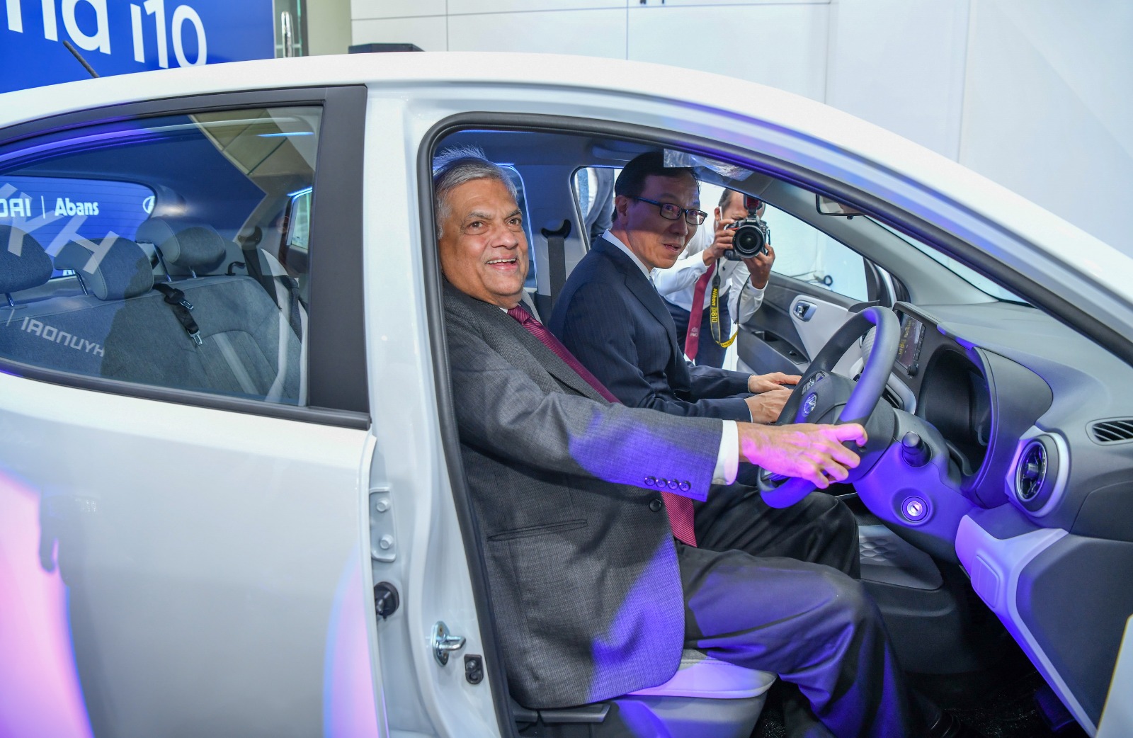 இலங்கையில் முதன்முறையாக பொருத்தப்பட்ட Hyundai Grand i10 வாகனத்தை அறிமுகம் செய்த ஜனாதிபதி