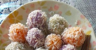 MY LITTLE KITCHEN: Ondeh-ondeh or Buah Melaka
