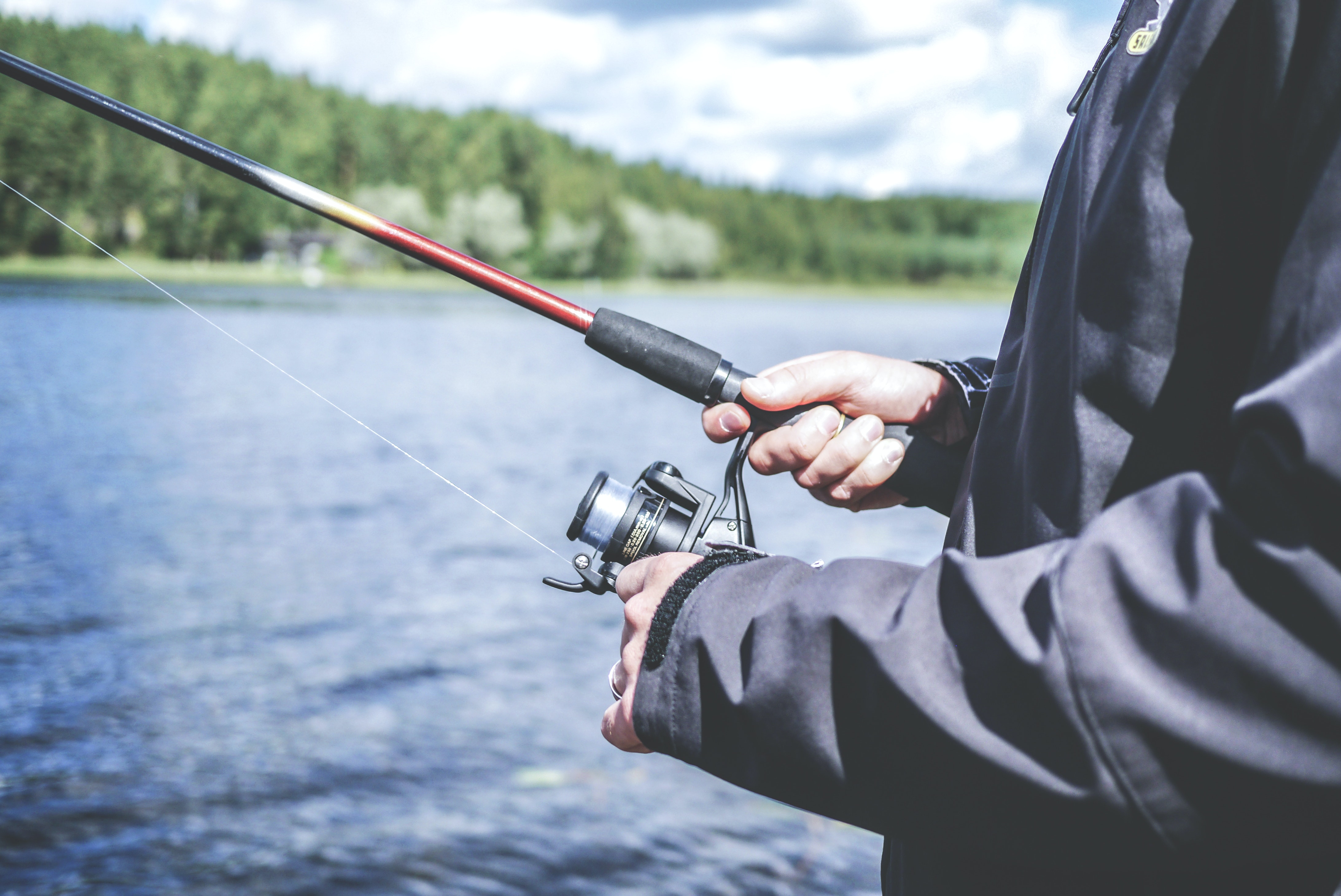 The Advantages of Using a Spinning Rod for Surf Fishing - Mommy's