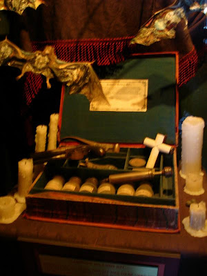 Vampire Killing Kit Seen On www.coolpicturegallery.net