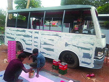 ঈদ সামনে রেখে চলছে লক্করঝক্কড় গাড়ি মেরামত by রিপন আনসারী