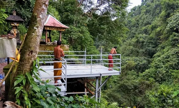 Pengelukatan Manik Tirta Pesiraman di Bangli