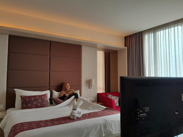 review suite room the margo hotel depok