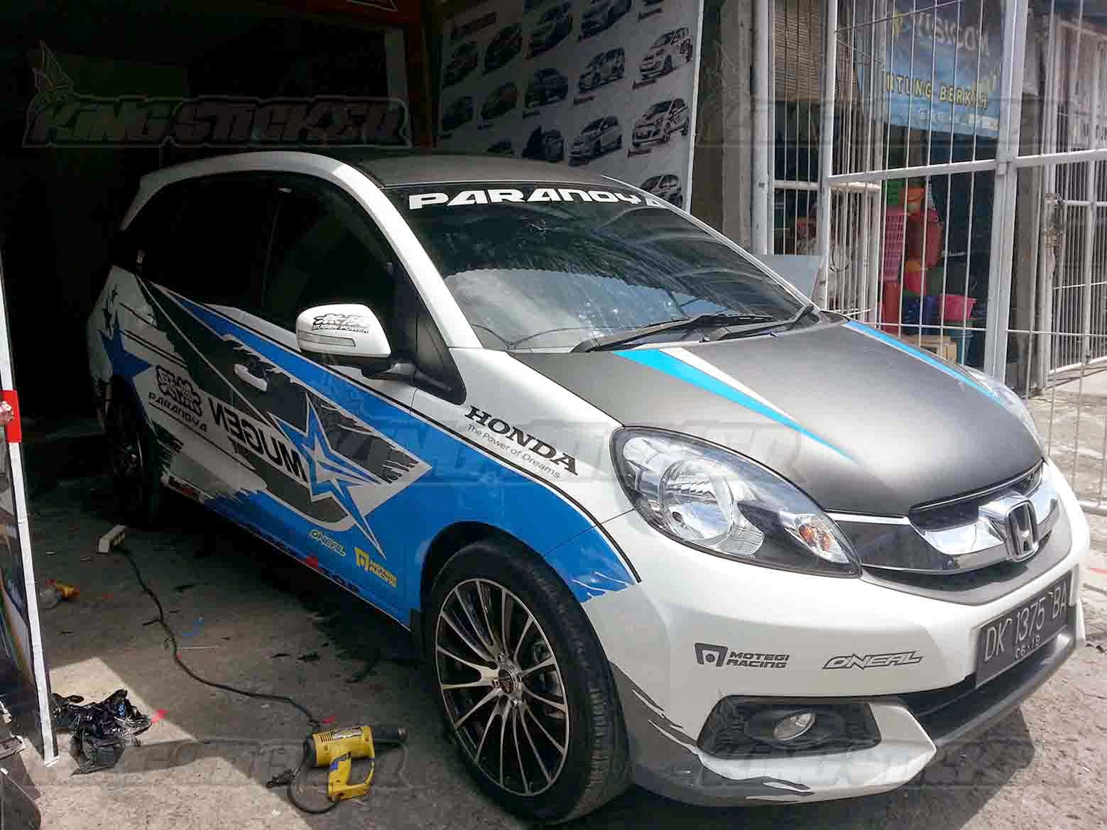 Gambar Desain Modifikasi Mobil Honda Mobilio Warna Putih