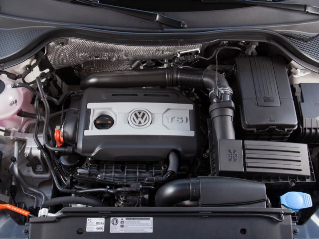 Volkswagen+Tiguan-engine.jpg