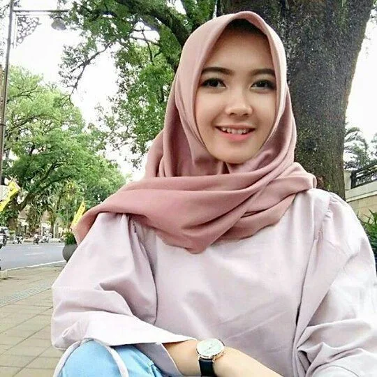 Tutorial Jilbab Segi Empat Untuk Kebaya Dua Warna Simple By - Warna jilbab yang sering dicari