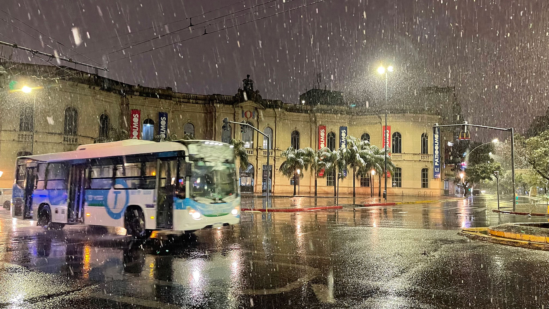 Córdoba amaneció cubierta de nieve en la capital y ciudades del interior