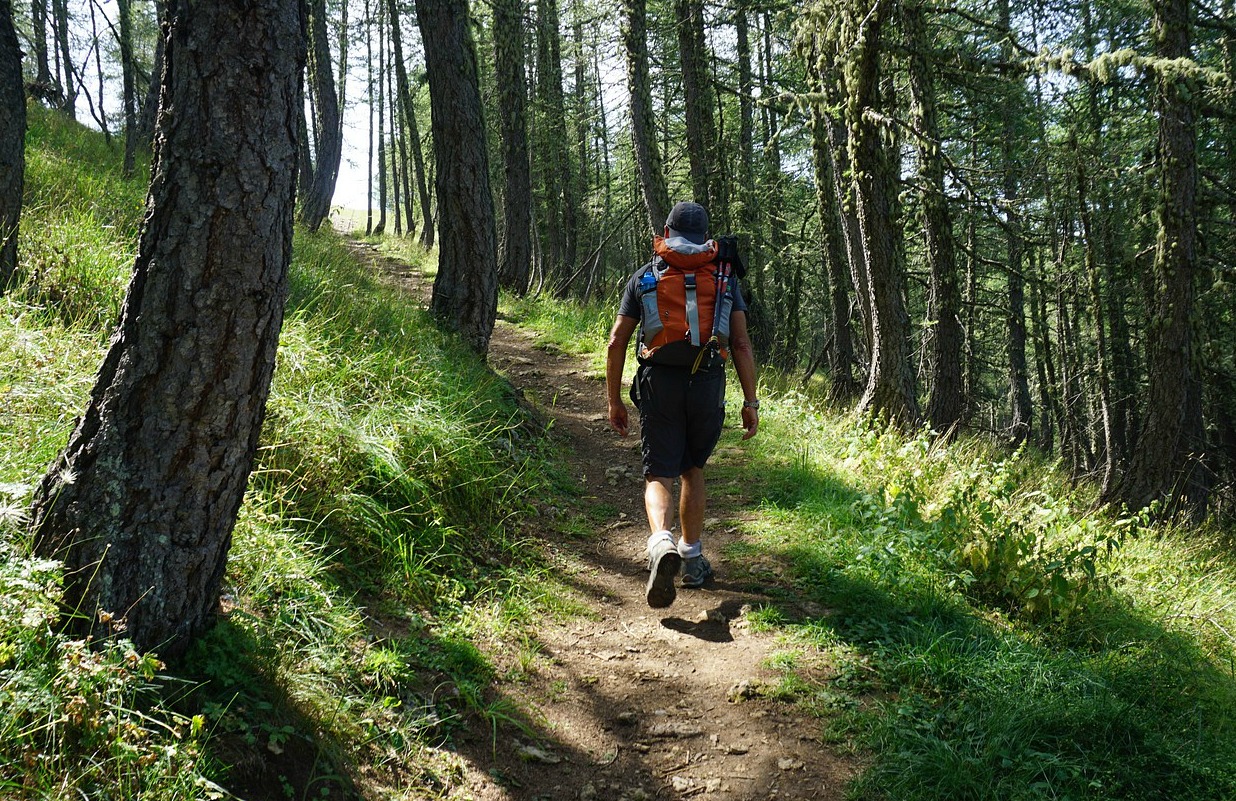 Trail to Lac des Aguillers Valberg