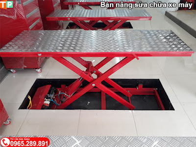 Bàn nâng sửa chữa xe máy