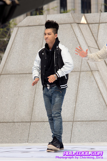 Big Bang at Gwanghamun