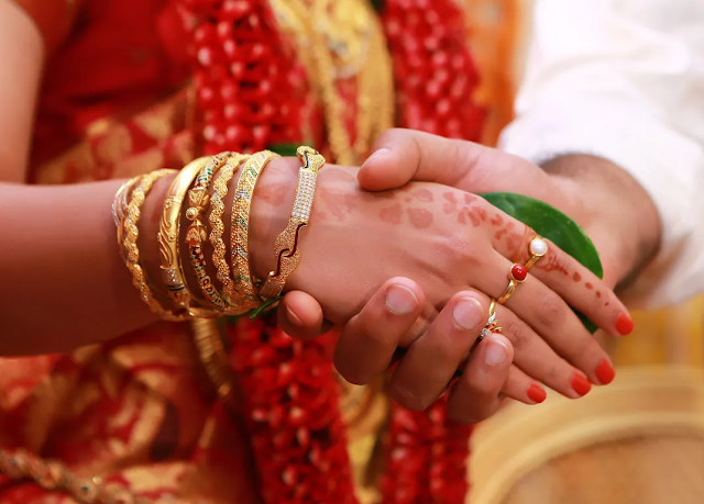 హిందూ వివాహం ఒక సంస్కారమైన మతకర్మ ; సుప్రీంకోర్టు - Hindu marriage is a sacramental ritual; Supreme Court
