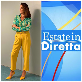 Roberta Capua pantaloni gialli camicetta verde stampa floreale settembre 2021