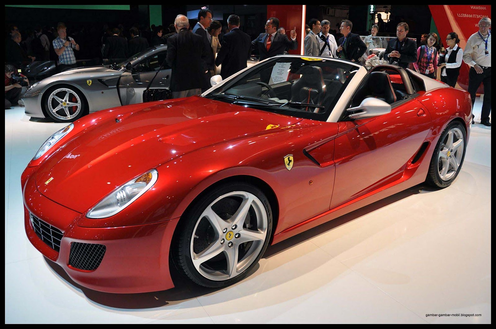 Inilah Kelebihan Mobil Ferrari Sebagai Mobil Mewah Dunia Gambar