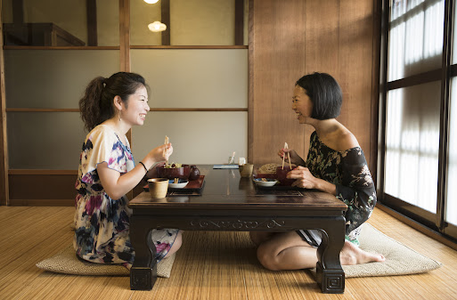 japanese eat on floor