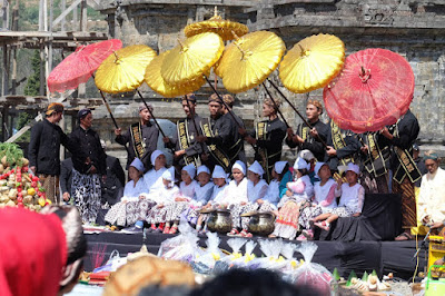 tradisi cukur rambut gimbal anak bajang