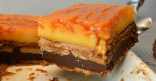 Bolo de Bolacha com cobertura de Flan