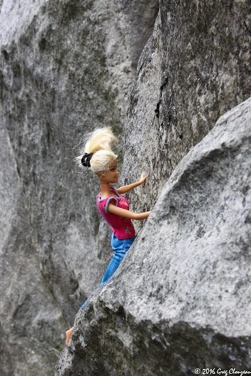 Barbie a fait de l'escalade à Fontainebleau (C) Greg Clouzeau