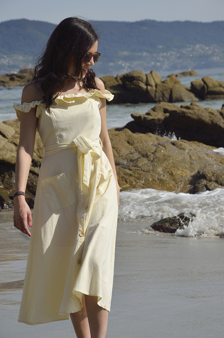 trends_gallery_holidays_yellow_dress_spring_sanxenxo_galicia