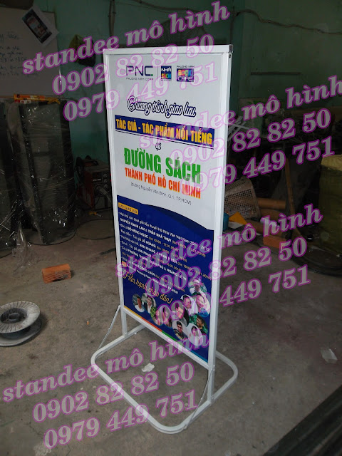 standee khung sắt nhà sách