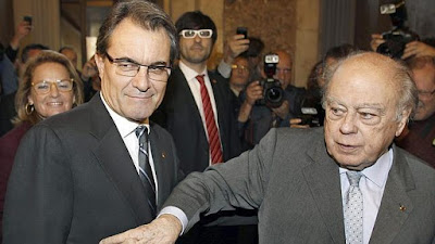 El patriarca capo del procés haciendo su gesto característico, a la butxaca, a la saca, Jordi Pujol, Artur Mas