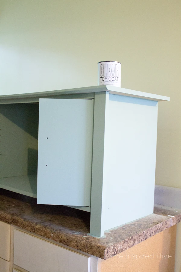 How to paint a lasting finish on laminate furniture
