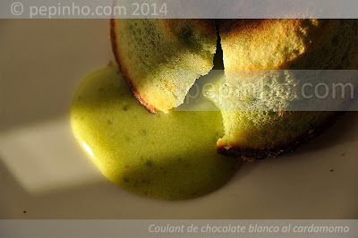 Coulant de chocolate blanco con pasta de pistacho