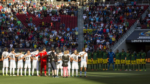 Uruguai e Jamaica em clima de fim de festa