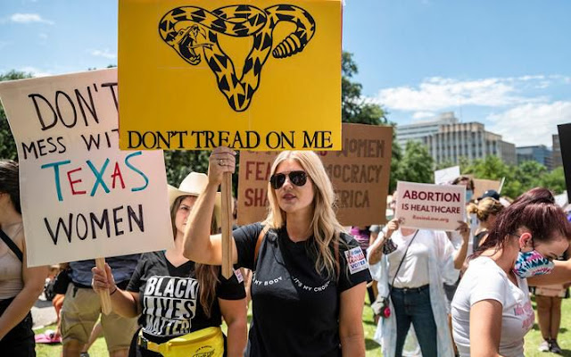 Nhóm phụ nữ phản đối về đạo luật chống phá thai ở mỹ