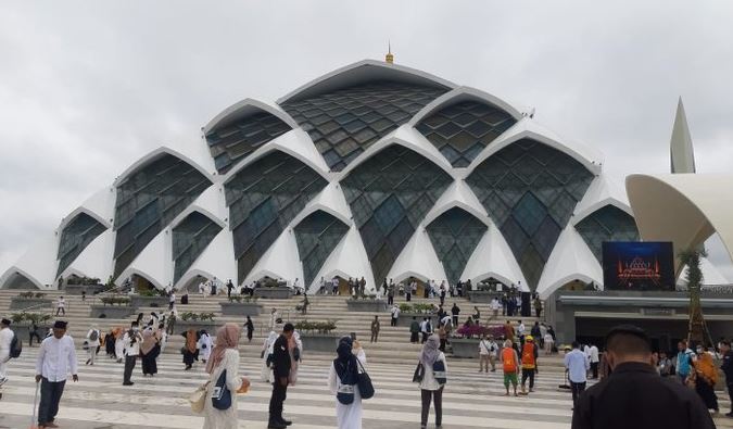 Foto: Pesona Keindahan Masjid Raya Al Jabbar