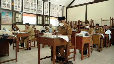 110 Pejabat Administrator mengikuti Asesmen di SMP 1 Batusangkar, Senin (2/8)