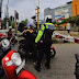 Personel Satlantas Polres Karawang Respek Kepada Pengendara yang Tertib Aturan