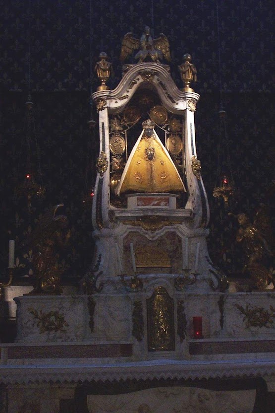 Notre Dame du Puy, ou Nossa Senhora da Penha da França. Em Puy-du-Dome, França.