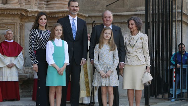 La monarquía más impopular de Europa se tambalea y ya no hay razón para justificar su existencia.