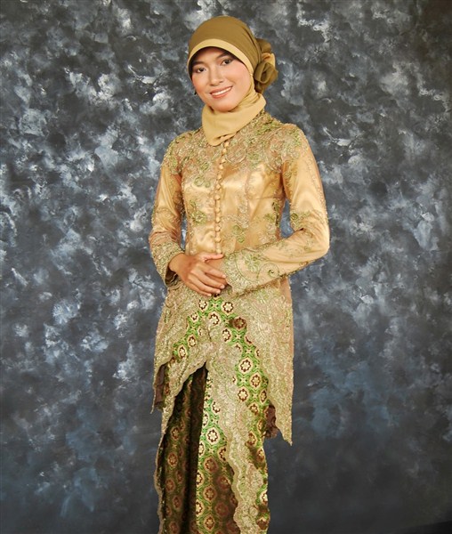 30 Model Baju Kebaya Wisuda Muslim Hijabers 2018
