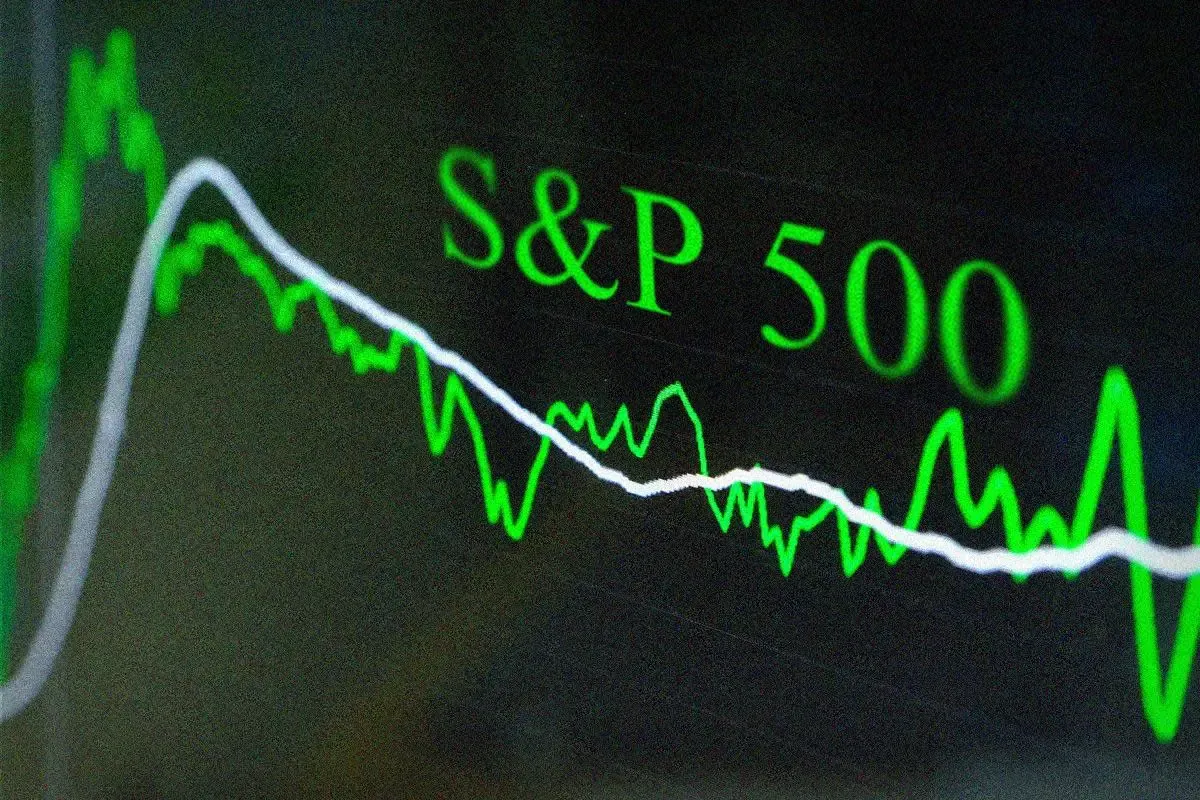 S&P 500 closes lower on conflicting Fed signals