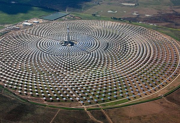 gemasolar power plant near seville in southern spain is the world s 