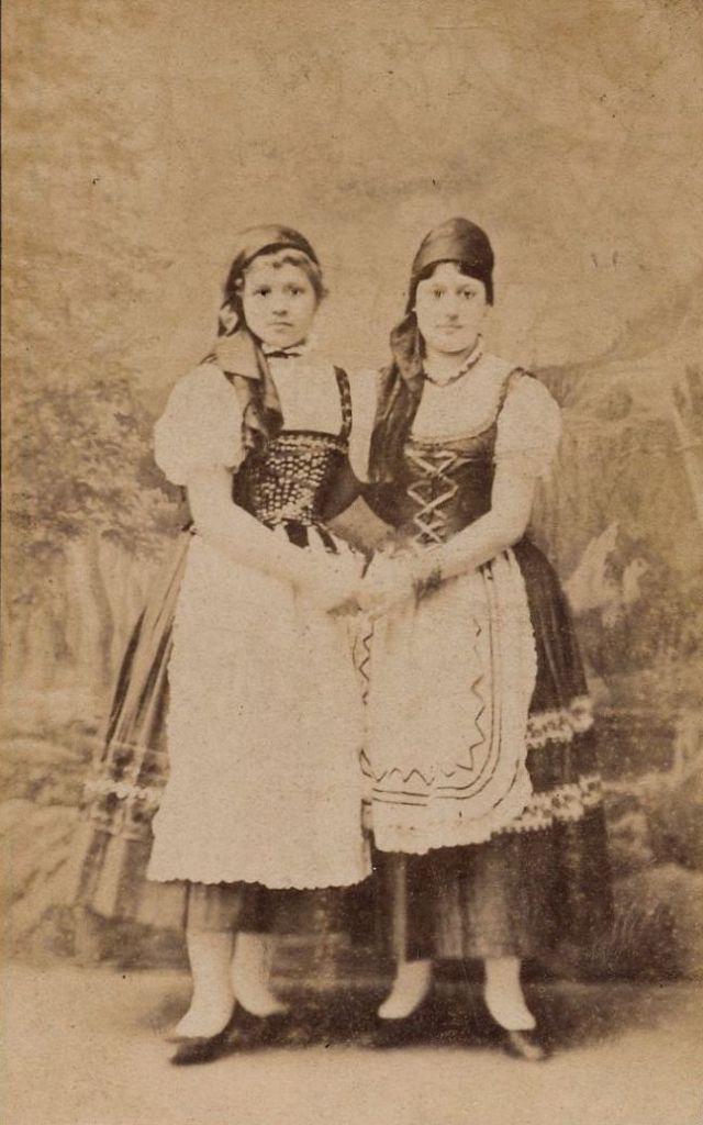 Amazing Photos of People in Folk Costumes From the 1870s and 1880s
