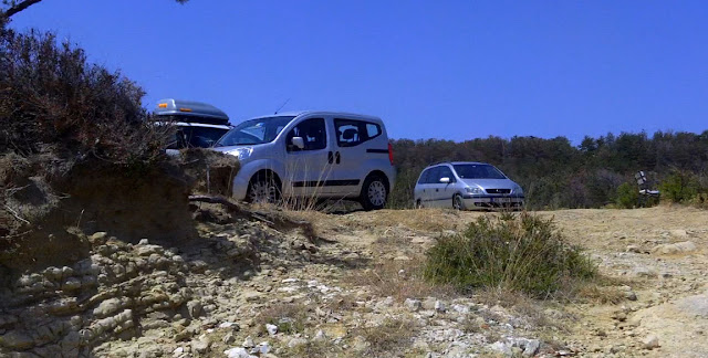 Parking nad nagą plażą Stolac na Rabe półwysep Lopar 